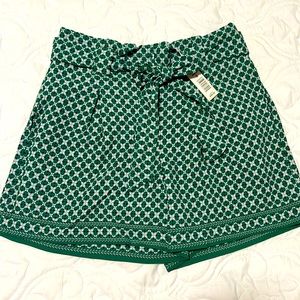 Brand New with Tags! Max Studio Patterned Green Shorts size S